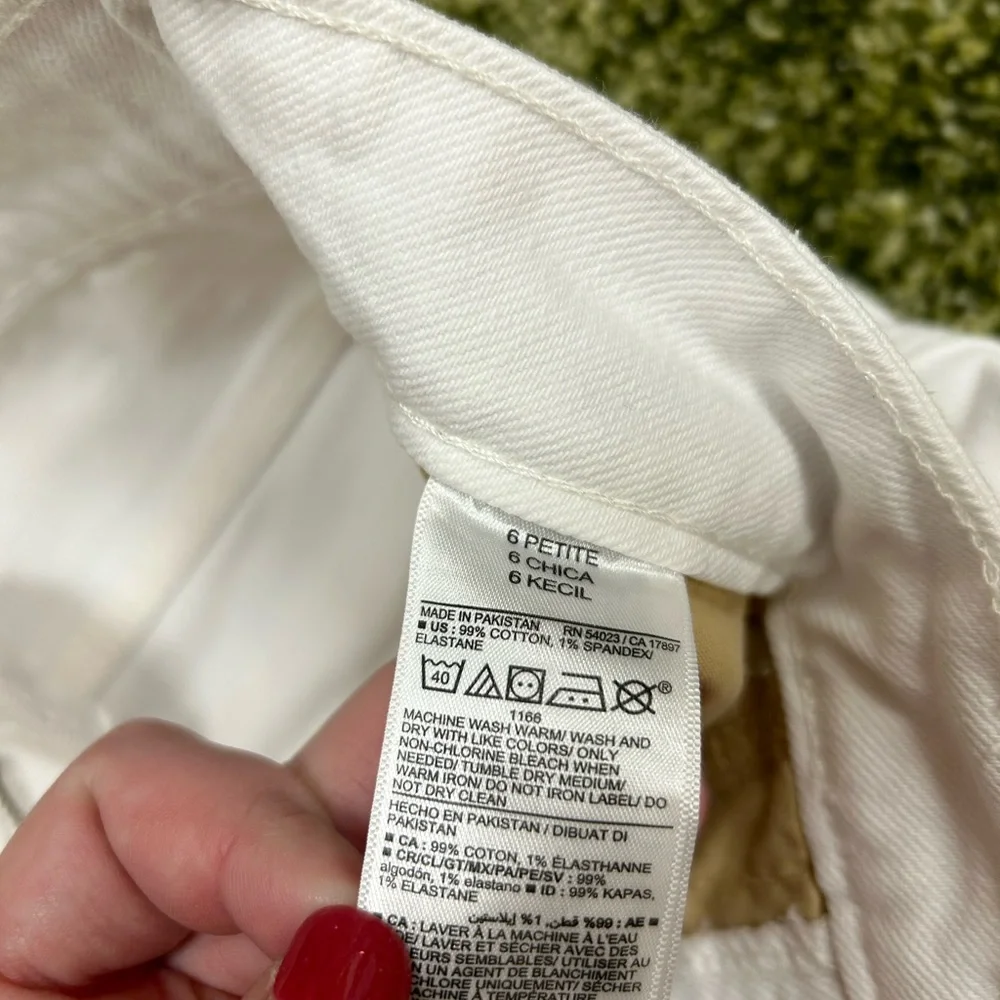 🎉HOST PICK🎉Old navy O.G. Straight white ankle jeans - Picture 4 of 5